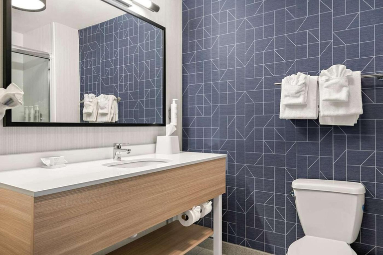 Bathroom 3, Spark by Hilton Glendive, Dawson