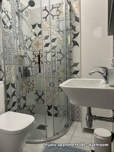 Bathroom 2, VillaVieja17 Studio-Apartments, Alicante