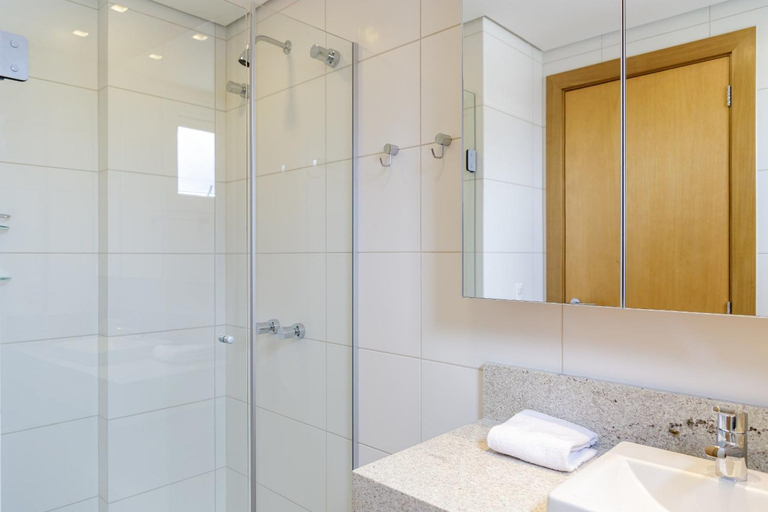 Bathroom, Apartamento Novo e Completo no Centro de Gramado!, Gramado