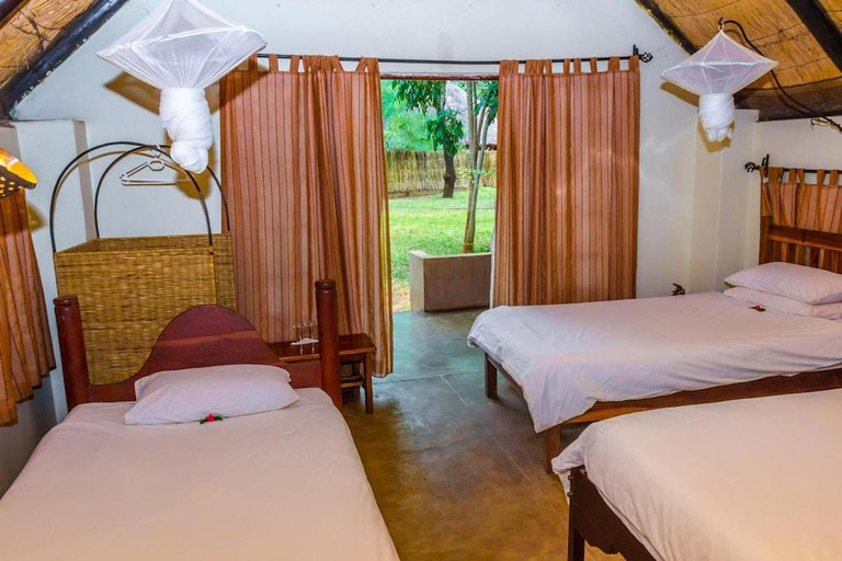 Bedroom 2, Bushfront Lodge, Livingstone
