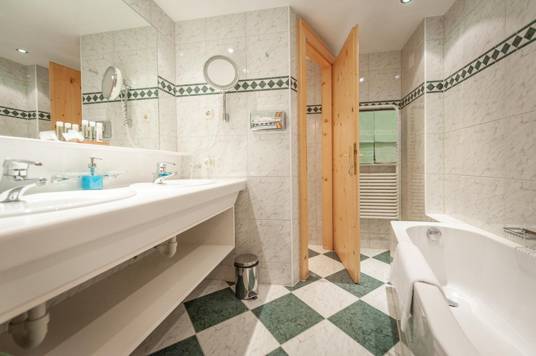 Bathroom 4, Quality Hosts Arlberg - Hotel Bergheim, Landeck