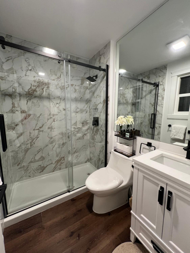 Bathroom 3, LF Guesthouse, Nanaimo