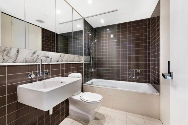 Bathroom 5, Southbank Apartments Freshwater Place, Melbourne