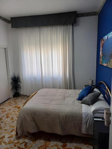 Bedroom 2, A casa di Erica, Napoli