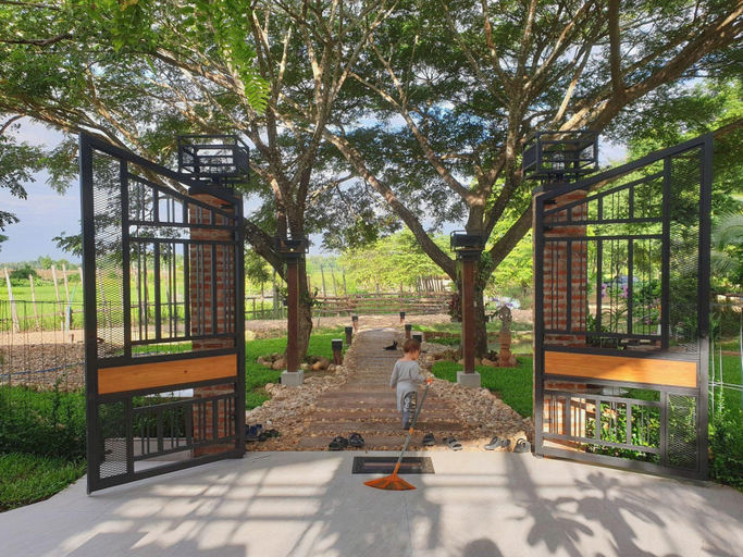 Others 5, Suan Glang Na, Muang Phrae