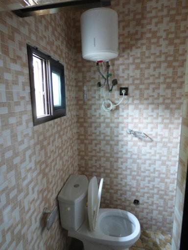 Others 3, STUDIO 2 Climatise et Ventilateur Plafonnier et WIFI GRATUIT A 6 NUITEES DE RESERVATION, Golfe (incl Lomé)
