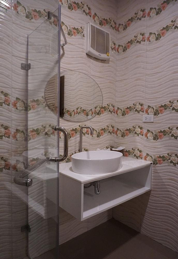 Bathroom 3, Mustcome Hotel, Muang Phrae