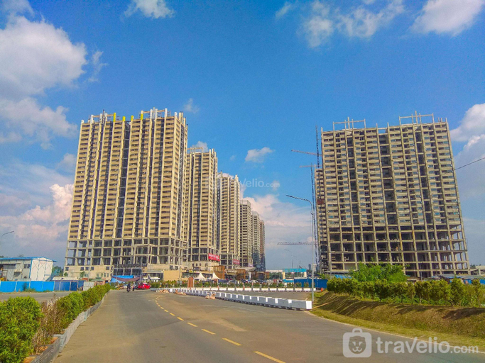 Exterior & Views 3, Nice and Comfy 2BR Apartment at Meikarta By Travelio, Cikarang