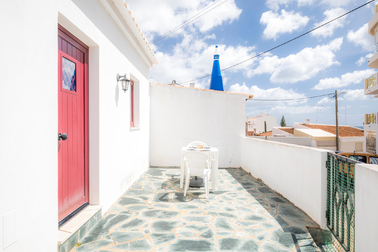 Others 4, C14 - Casa da Luz, Lagos