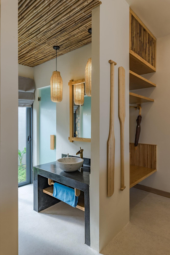 Bathroom, Que Toi Village, Sông Cầu