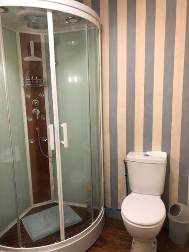 Bathroom 4, Les Forges, Haute-Vienne