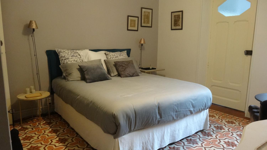 Bedroom, Chambre cote jardin, Gard
