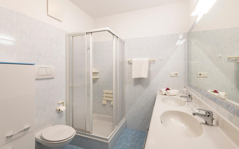 Bathroom 3, Hotel Forstlerhof, Bolzano