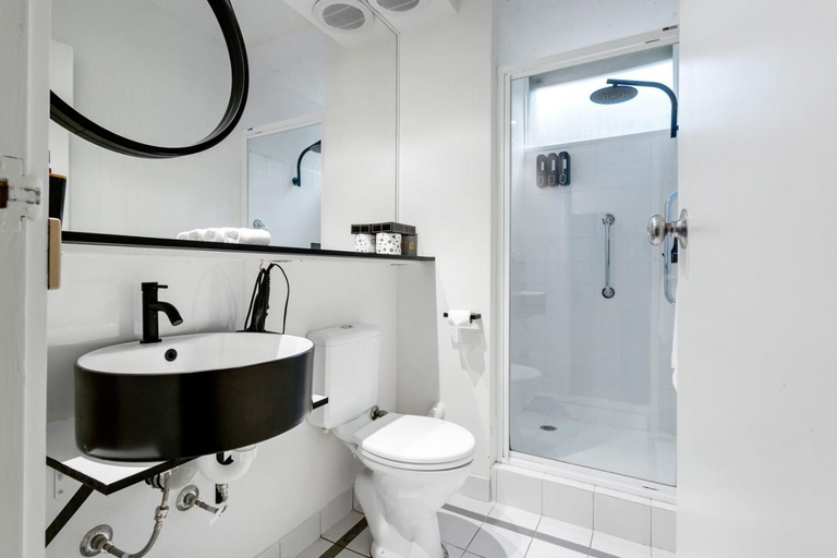 Bathroom 3, SoYa Apartment Hotel, Melbourne