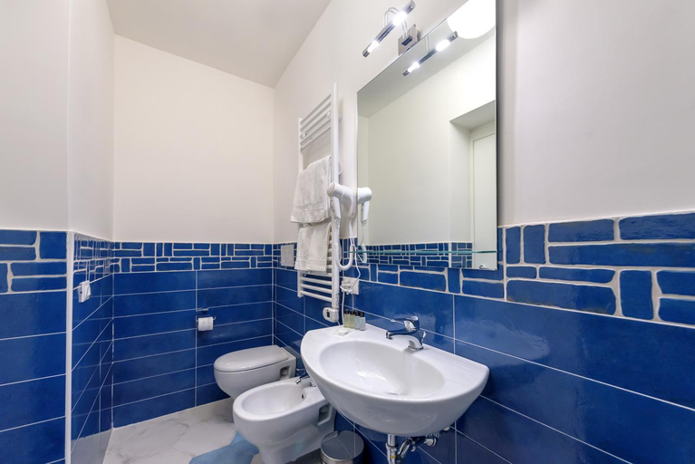 Bathroom, Caruso Suite, Napoli