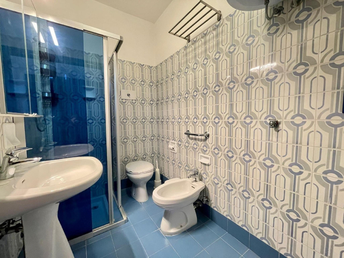 Bathroom, Apartment in Porto Santa Margherita by Beach, Venezia