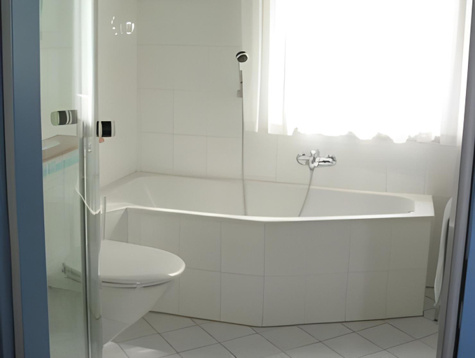 Bathroom 5, Parkhotel, Paderborn