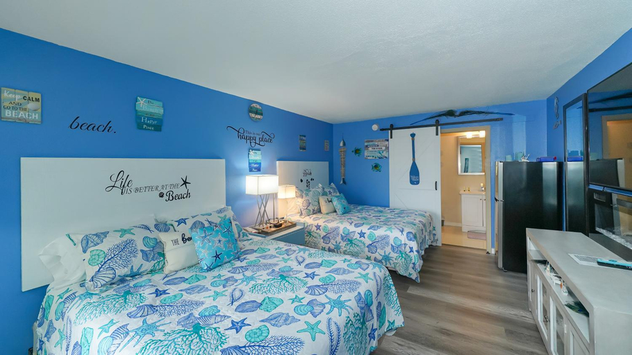 Bedroom 2, Heated Pool, Fireplace, 70" TV, Waterfront & More!, Manatee