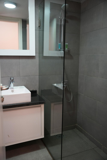 Bathroom 4, B Residence, Beirut
