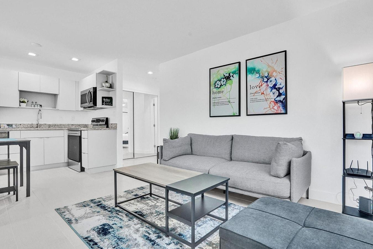 Others 5, Modern Hallandale Apt w/ Backyard Near Beach, Broward