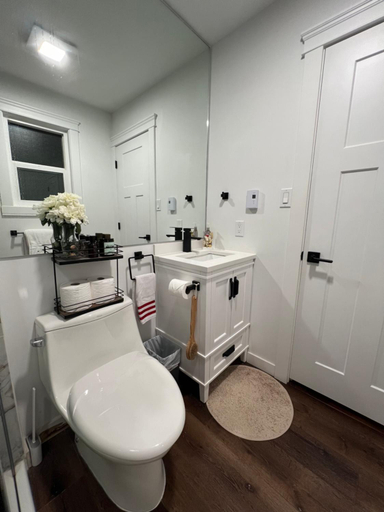 Bathroom 3, LF Guesthouse, Nanaimo