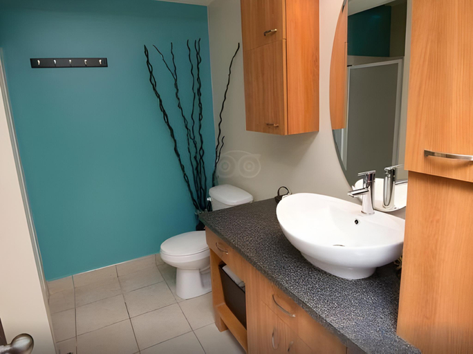 Bathroom 2, Hotel Le Littoral, Communauté-Urbaine-de-Québec
