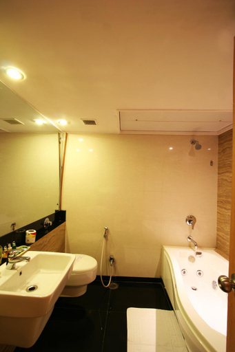 Bathroom 4, Hotel Southern, New Delhi, Delhi
