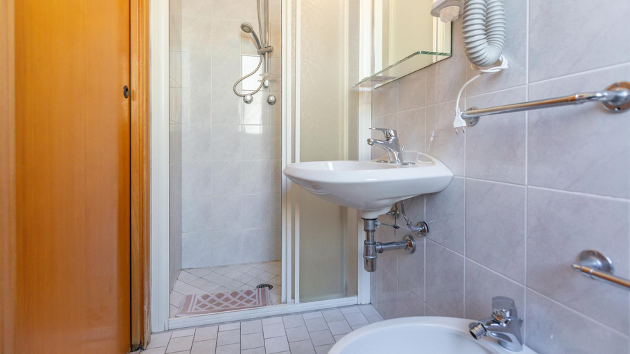 Bathroom 4, Hotel Parco Fellini, Rimini