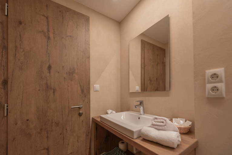 Bathroom 3, Oberjahrl, Bolzano