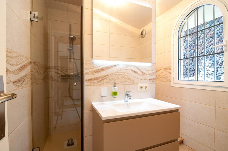 Bathroom 2, Heated Pool Ocean View Villa BBQ Siam Park, Santa Cruz de Tenerife