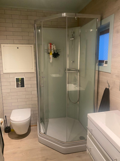 Bathroom 3, Valberg Gjestegard, Vestvågøy