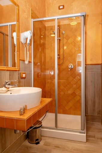 Bathroom 5, Domus Angeli, Perugia
