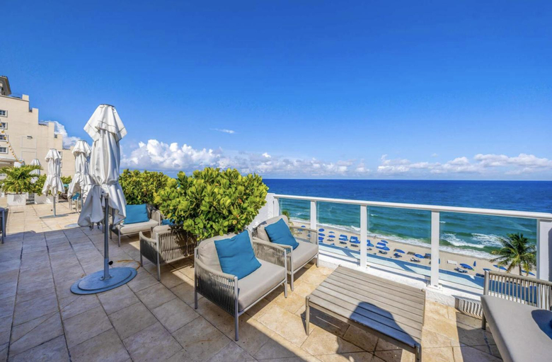 Others 2, Beachfront Condo with Spacious Balcony, Broward