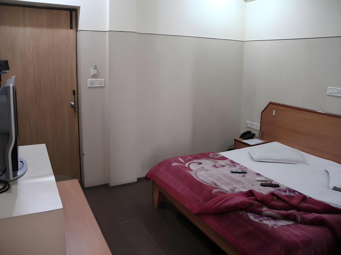 Bedroom 2, Hotel Express 66, Delhi