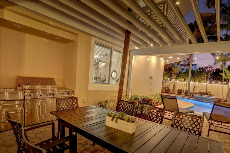 Food & Drinks, The Nia Tower Ultimate Beach House, Broward