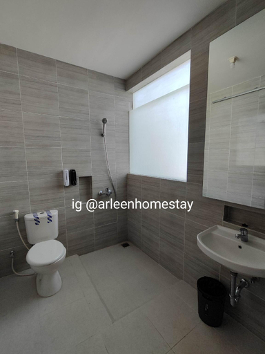 Bathroom 3, Arleen Homestay, Surabaya