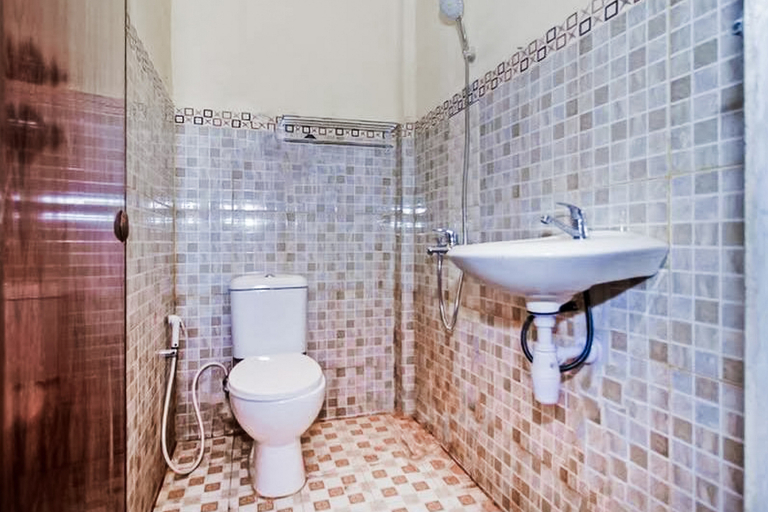 Bathroom 4, RedDoorz Syariah @ Diva Residen Kasturi 1, Jambi