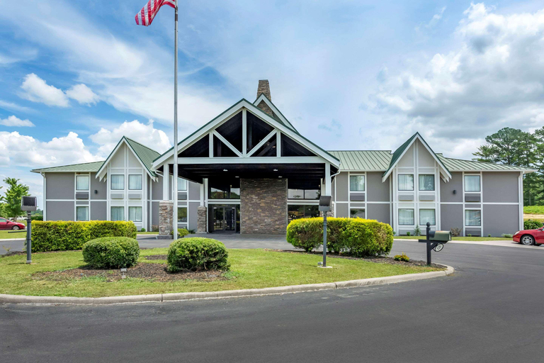 Exterior & Views 1, Quality Inn, Polk