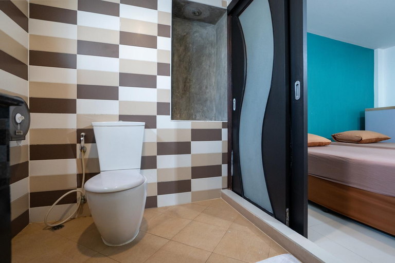 Bathroom 2, Black Pantera Hostel, Phuket Island