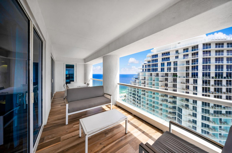 Balcony/terrace 4, Beachfront Condo with Spacious Balcony, Broward