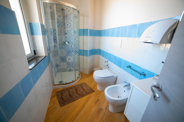 Bathroom 3, Aurora Bed and Breakfast, Crotone