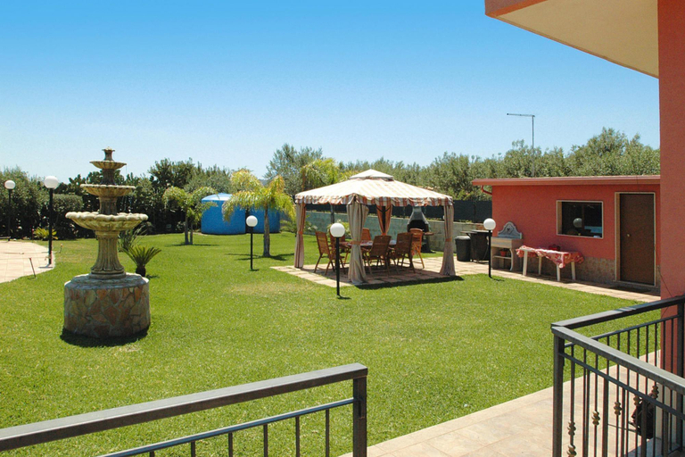 Others 4, Holiday Home Floridia with Pool near Beach, Syracuse
