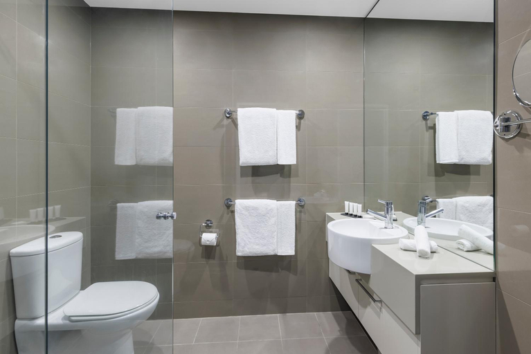 Bathroom 3, Holiday Inn Hotel And Suites Sydney Bondi Junction By IHG, Sydney