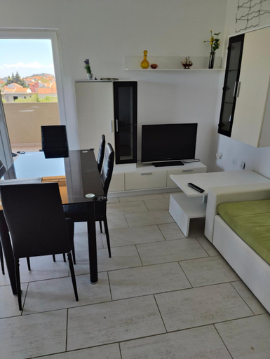 Others 4, Villa Hodl, Murter