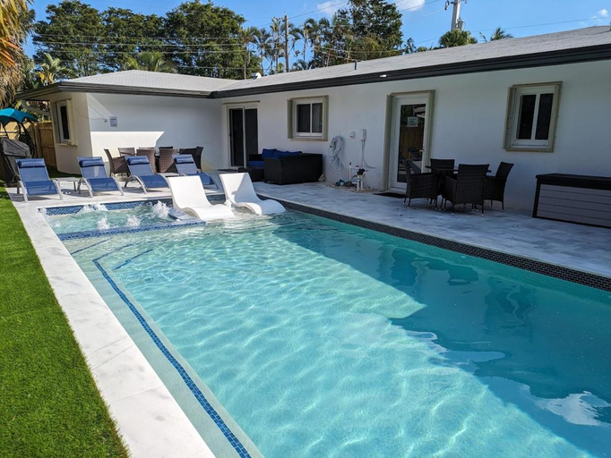 Others 5, Cozy Fun-Size Getaway + Pool&Spa 5 mins to Beach, Broward
