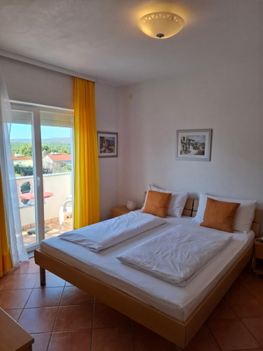 Others 5, B&B La Perla 1, Punat