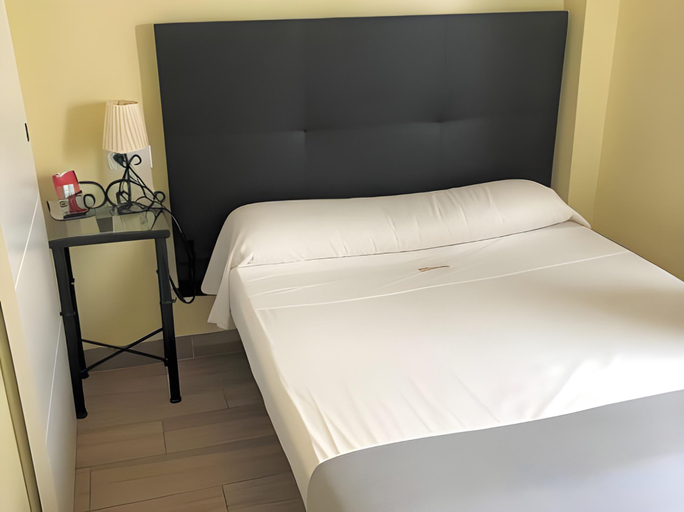 Bedroom 4, Orfebre Góngora, Córdoba