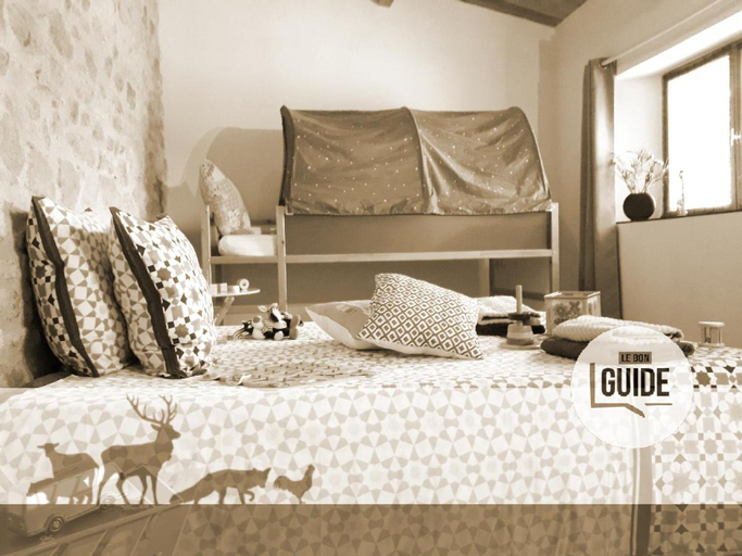 Bedroom 5, Odyssee-Auvergne, Allier