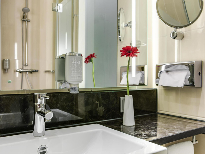 Bathroom 4, IntercityHotel Hannover, Region Hannover