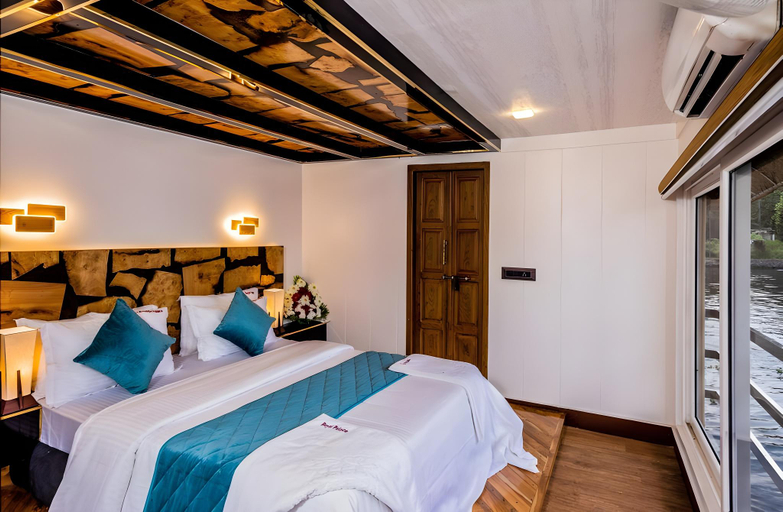 Bedroom 3, Dreams Spectrum Luxury houseboat, Alappuzha